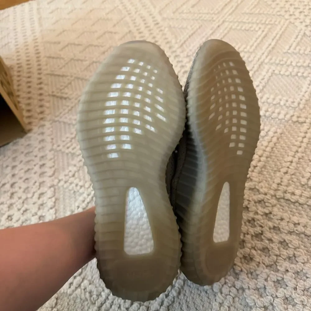 NWT Yeezy Boost 350 V2 Sneakers